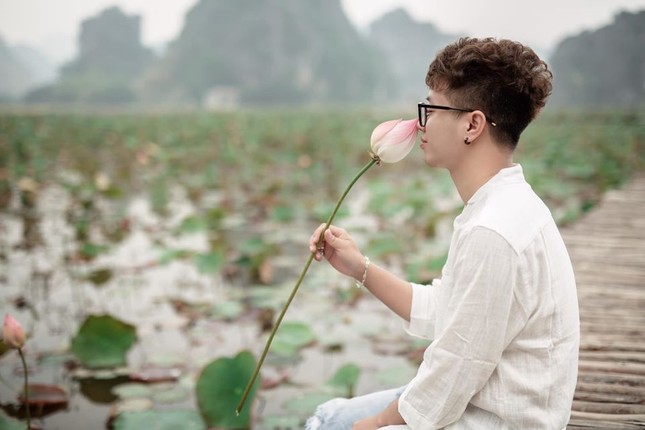 Sen nở giữa mùa Đông, hoa cúc, hoa lau đẹp mê hồn ở Ninh Bình ảnh 2
