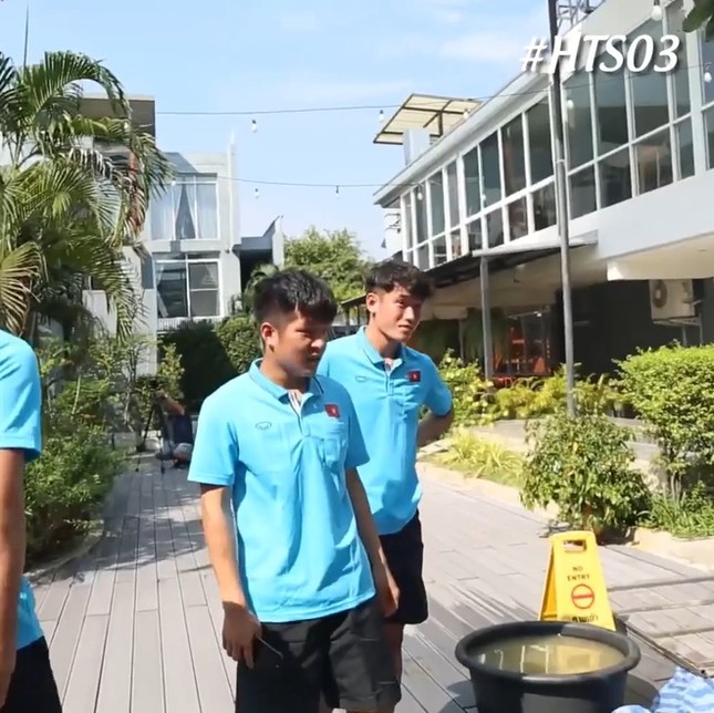 Đức Sinh, Văn Toản khám phá Thái Lan, Đức Chinh, Tiến Dũng đọ cơ bụng ảnh 5