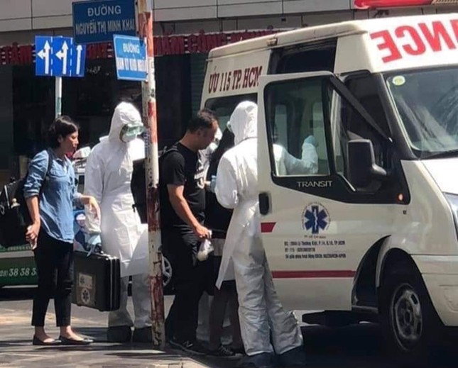 Một người Đài Loan đang uống cà phê bị ói, sợ khách nhiễm virus corona, dân gọi ngay cấp cứu ảnh 1