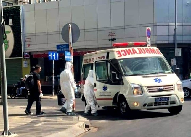 Một người Đài Loan đang uống cà phê bị ói, sợ khách nhiễm virus corona, dân gọi ngay cấp cứu ảnh 2