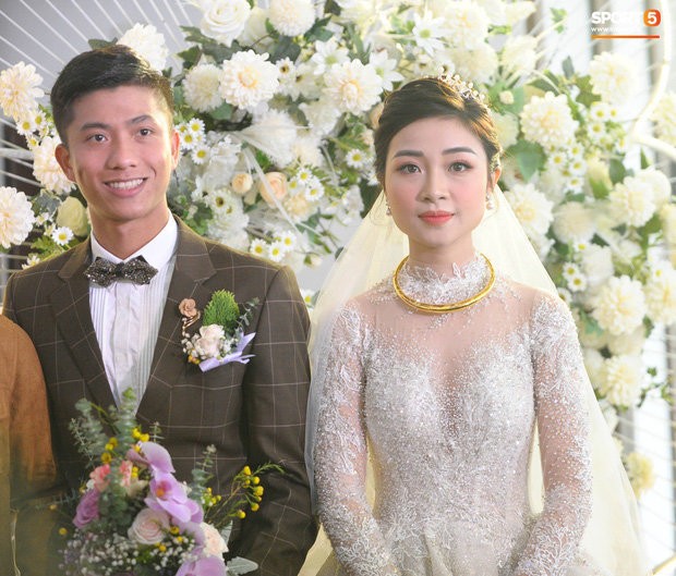 Sáng cưới vợ, tối đã lên chức bố, mấy ai được "song hỷ" như Phan Văn Đức ảnh 4