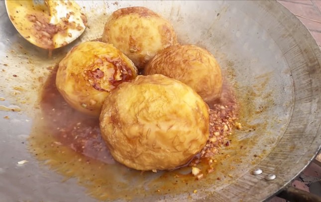 Làm trứng đà điểu khổng lồ, Bà Tân bị dân mạng chỉ ra lỗi có thể khiến người ăn ngộ độc ảnh 4