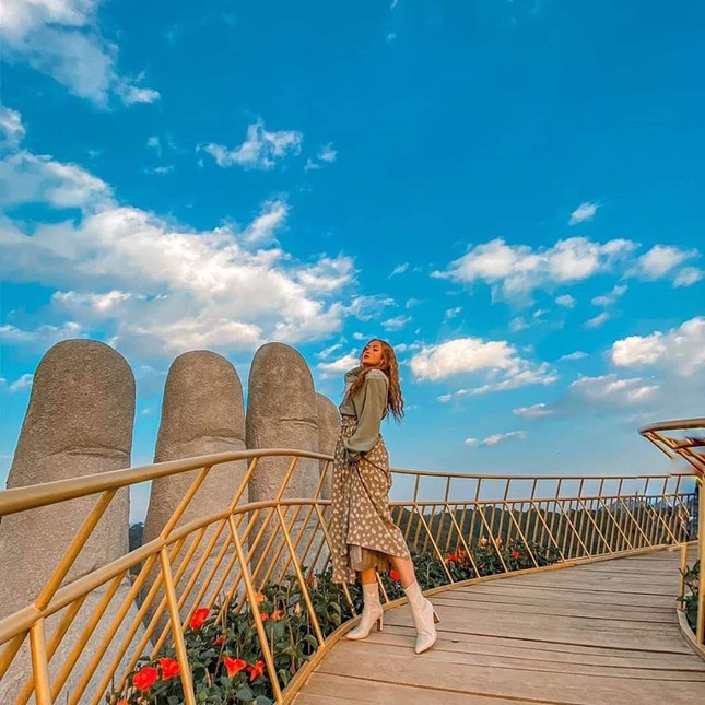 Thỏa sức sống ảo ở cây cầu bàn tay phiên bản thu nhỏ tại Đà Lạt ảnh 2