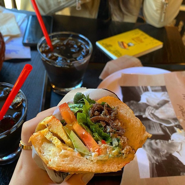 Những tiệm bánh mì Việt Nam nổi tiếng và được khắp thế giới yêu thích ảnh 6