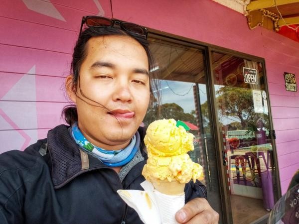 Chàng trai đặt chân đến châu Phi sau 995 ngày vòng quanh thế giới ảnh 1