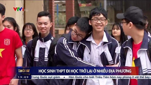 Hài hước hình ảnh học sinh "tình thân mến thân" trở lại trường sau "kỳ nghỉ bất đắc dĩ" ảnh 1