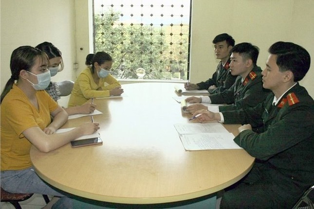 Đưa tin sai sự thật về ca nhiễm COVID-19 thứ 17, 4 cô gái bị phạt 40 triệu đồng ảnh 1