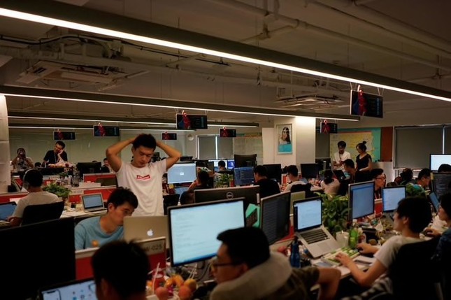 Học sinh Vũ Hán rủ nhau đánh giá 1 sao ứng dụng dạy học để khỏi làm bài tập về nhà ảnh 1