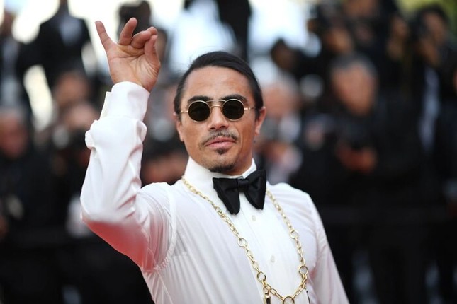 Salt Bae, "thánh rắc muối" từng phục vụ bệnh nhân số 17 nhiễm corona tại Hà Nội là ai? ảnh 4