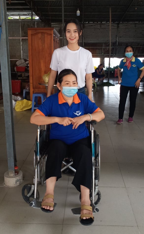 'Người đẹp nhân ái': Thí sinh HHVN 2020 mang ‘cơm hạnh phúc’ cho trẻ em, người già - ảnh 1