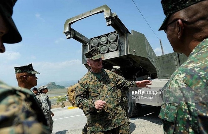 Cận cảnh siêu pháo phản lực HIMARS khai hỏa ở Philippines - ảnh 1