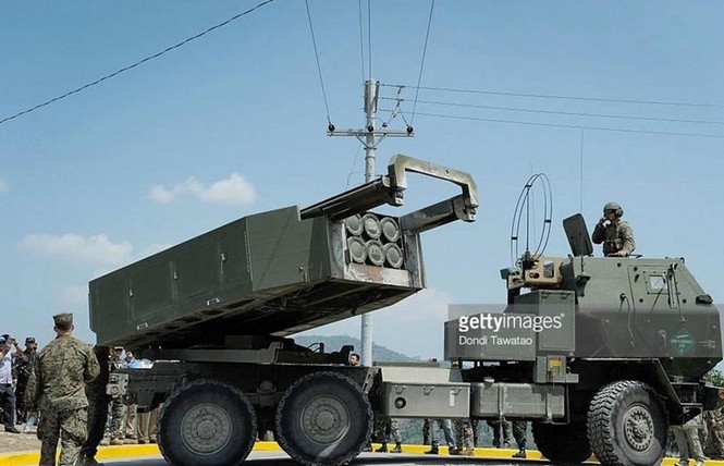 Cận cảnh siêu pháo phản lực HIMARS khai hỏa ở Philippines - ảnh 2