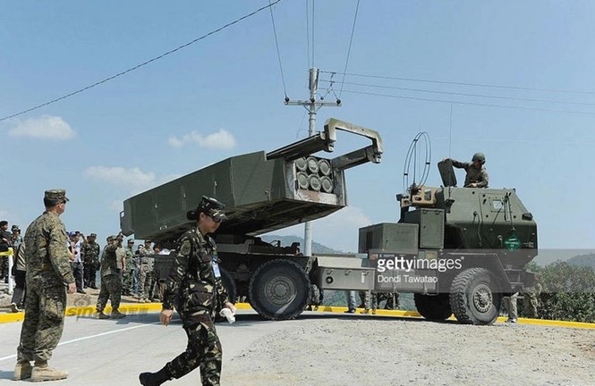 Cận cảnh siêu pháo phản lực HIMARS khai hỏa ở Philippines - ảnh 3