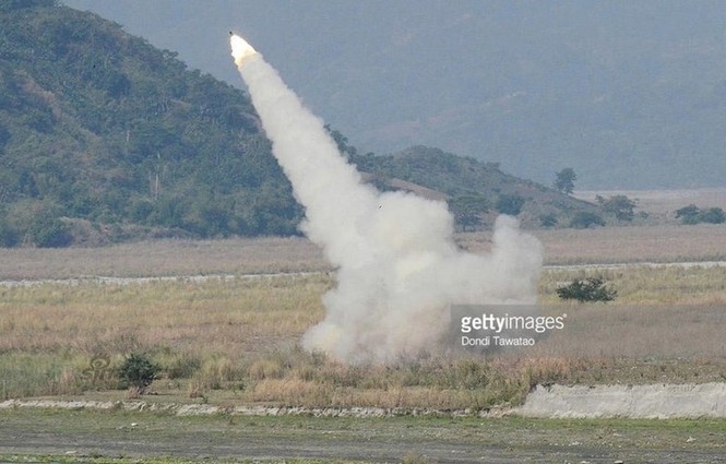 Cận cảnh siêu pháo phản lực HIMARS khai hỏa ở Philippines - ảnh 5
