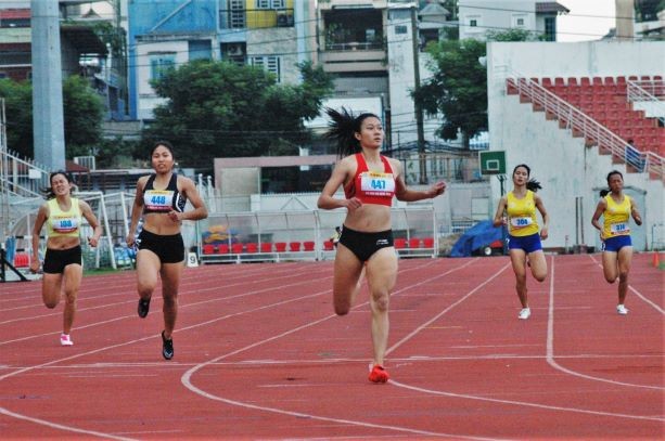 Cô gái vàng Tú Chinh tỏa sáng tại giải Điền kinh TPHCM mở rộng 2020 - ảnh 1