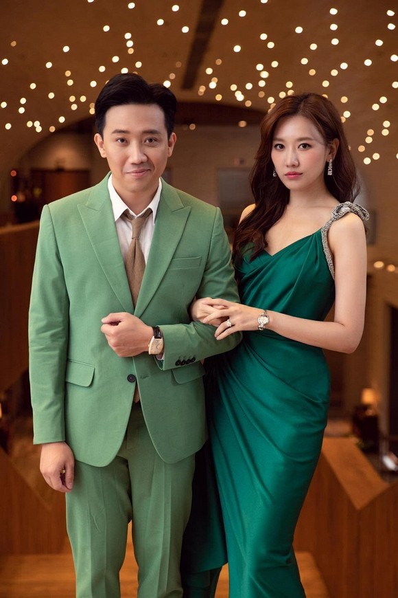 Sao Việt thi nhau đăng ảnh theo trào lưu cũ - mới; Bảo Anh bất ngờ hôn má Dương Triệu Vũ - ảnh 4