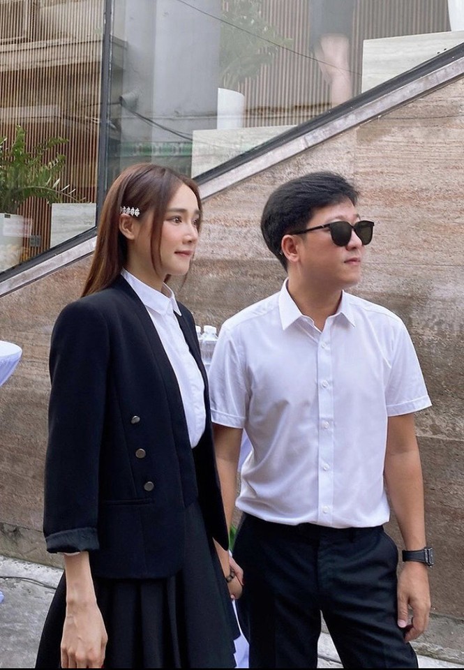 Sao Việt thi nhau đăng ảnh theo trào lưu cũ - mới; Bảo Anh bất ngờ hôn má Dương Triệu Vũ - ảnh 5