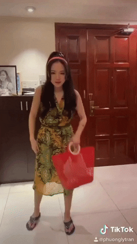 Cười rớt hàm với dáng nhảy cà kheo bá đạo của ca sĩ Phương Ly ngày mùa dịch - ảnh 4