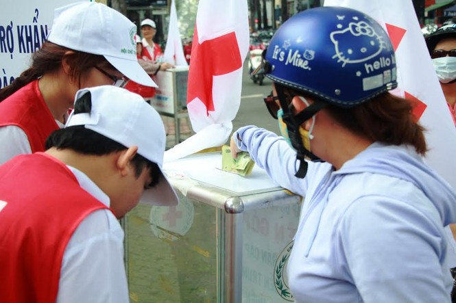 Nghĩa cử ấm áp của người dân TP. HCM với đồng bào vùng lũ - ảnh 9