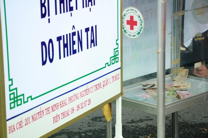 Nghĩa cử ấm áp của người dân TP. HCM với đồng bào vùng lũ - ảnh 2