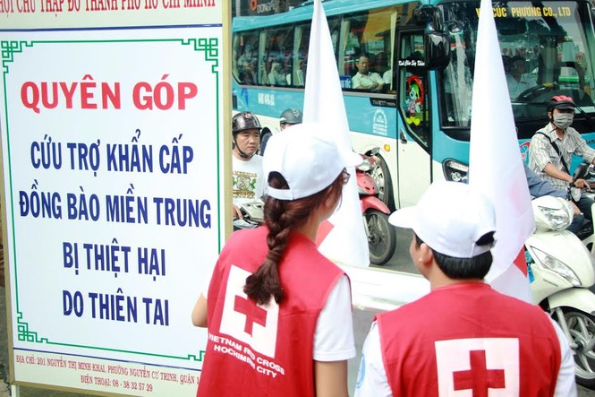 Nghĩa cử ấm áp của người dân TP. HCM với đồng bào vùng lũ - ảnh 5