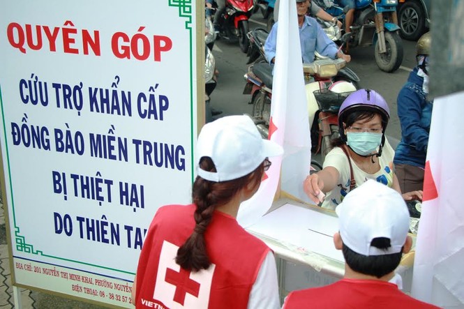 Nghĩa cử ấm áp của người dân TP. HCM với đồng bào vùng lũ - ảnh 7