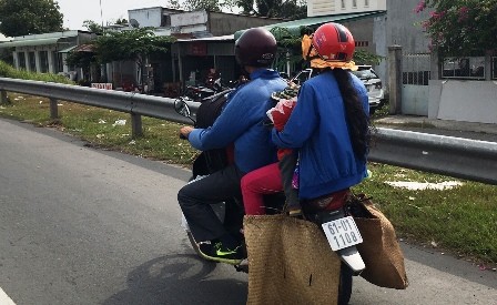 Người lao động đổ về Sài Gòn sau kỳ nghỉ Tết - ảnh 2