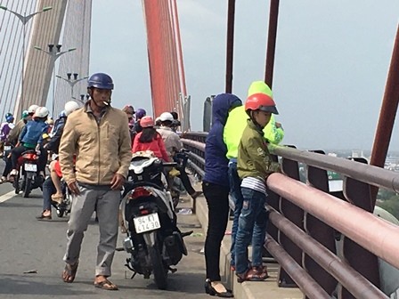 Người lao động đổ về Sài Gòn sau kỳ nghỉ Tết - ảnh 7