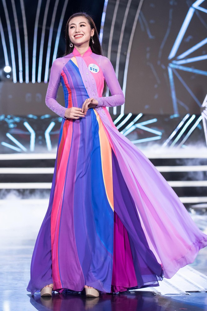 Thí sinh chung khảo phía Bắc Miss World VN khoe đường cong quyến rũ với áo dài - ảnh 10