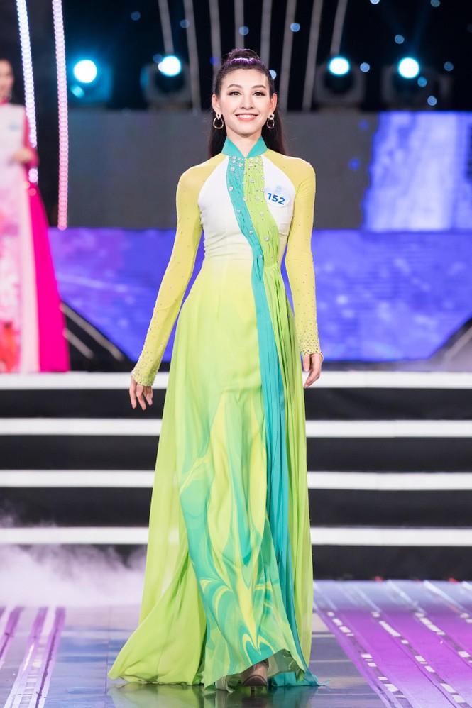 Thí sinh chung khảo phía Bắc Miss World VN khoe đường cong quyến rũ với áo dài - ảnh 6