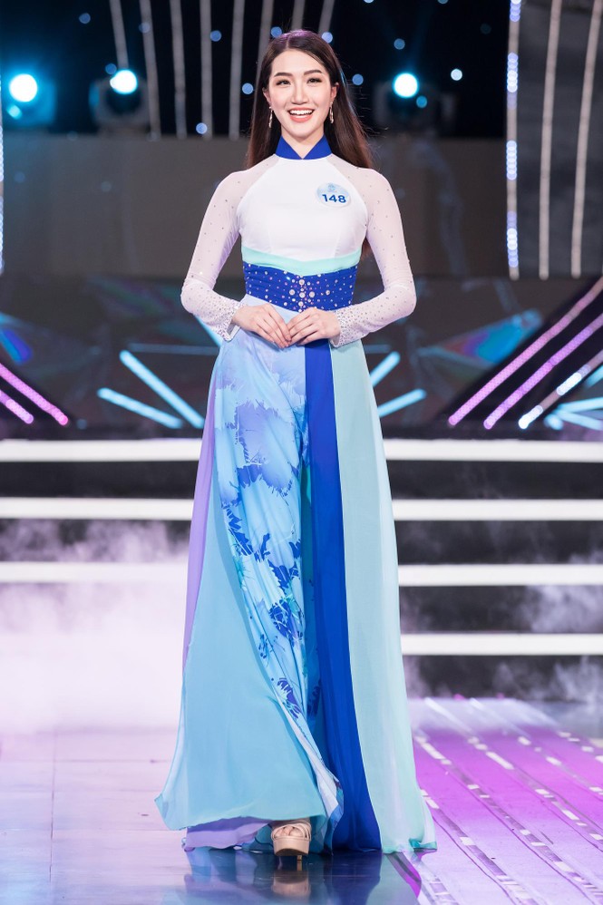 Thí sinh chung khảo phía Bắc Miss World VN khoe đường cong quyến rũ với áo dài - ảnh 5