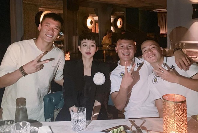 Showbiz 20/9: Vợ MC Quyền Linh khoe ảnh cưới từ 14 năm trước kèm tiết lộ bất ngờ - ảnh 4
