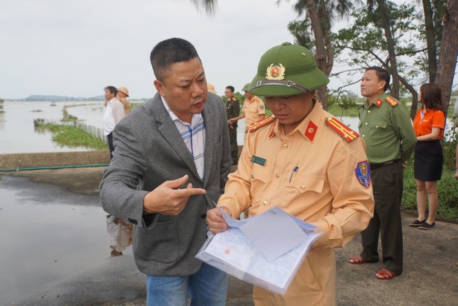 Bí thư Hà Tĩnh nhận bàn giao Cano cứu trợ dân vùng lũ - ảnh 4