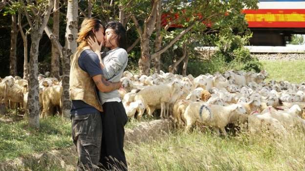 Vợ chồng Thúy Diễm-Thế Thành: Thấy cảnh ‘nóng’ của nhau sẽ lánh đi - ảnh 2