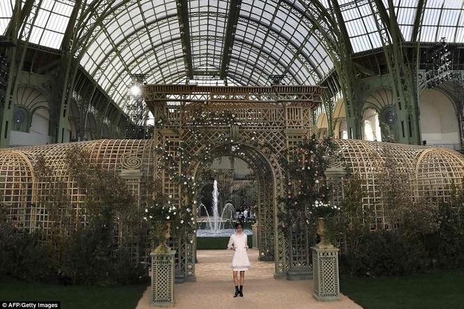 Kaia Gerber diễn Chanel Haute Couture 2018 - ảnh 6
