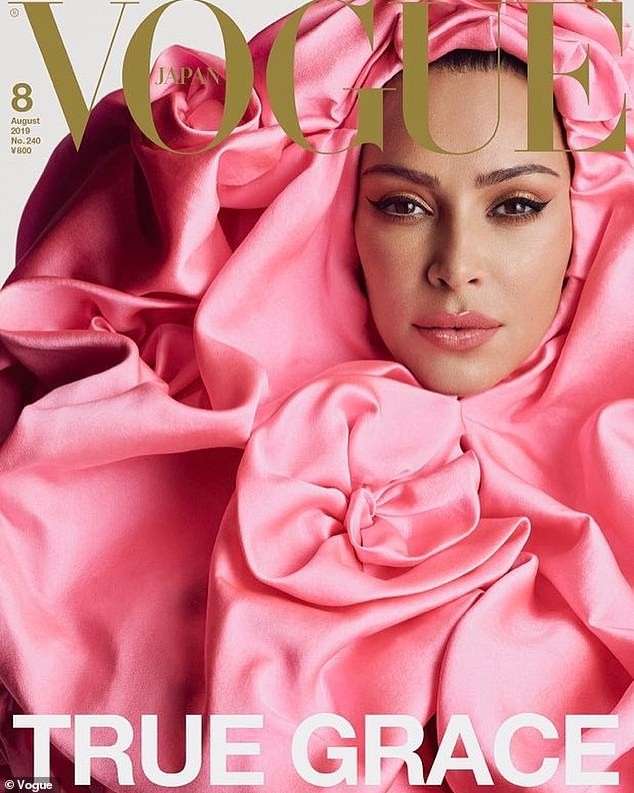 Kim Kardashian 'o ép vòng một', quyến rũ với đường cong tròn đầy - ảnh 3