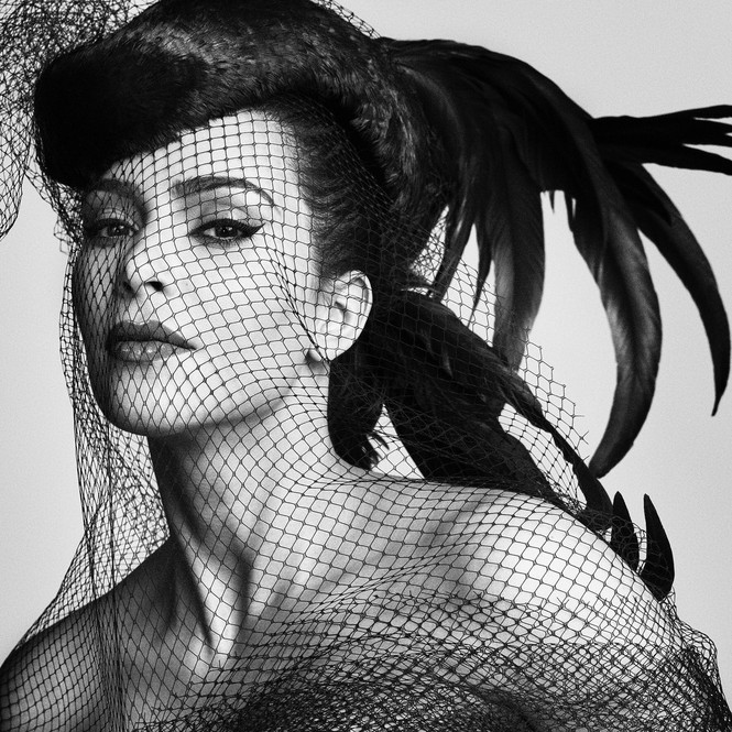 Kim Kardashian 'o ép vòng một', quyến rũ với đường cong tròn đầy - ảnh 7
