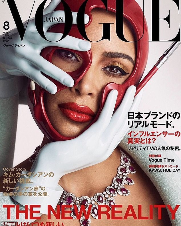Kim Kardashian 'o ép vòng một', quyến rũ với đường cong tròn đầy - ảnh 2