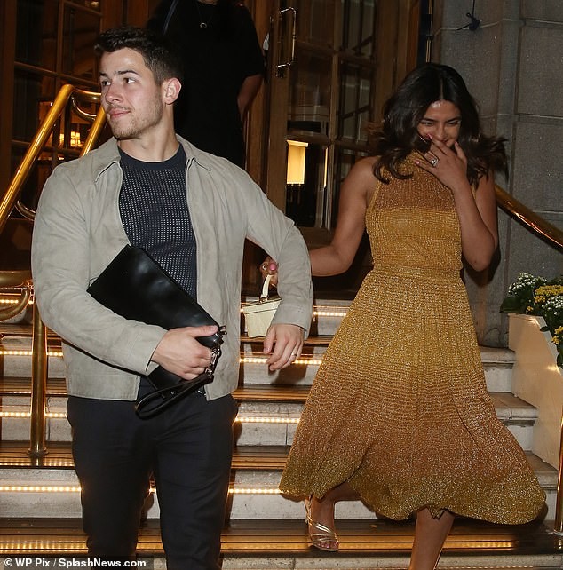 Hoa hậu thế giới Priyanka Chopra siêu quyến rũ dưới ống kính của chồng - ảnh 13