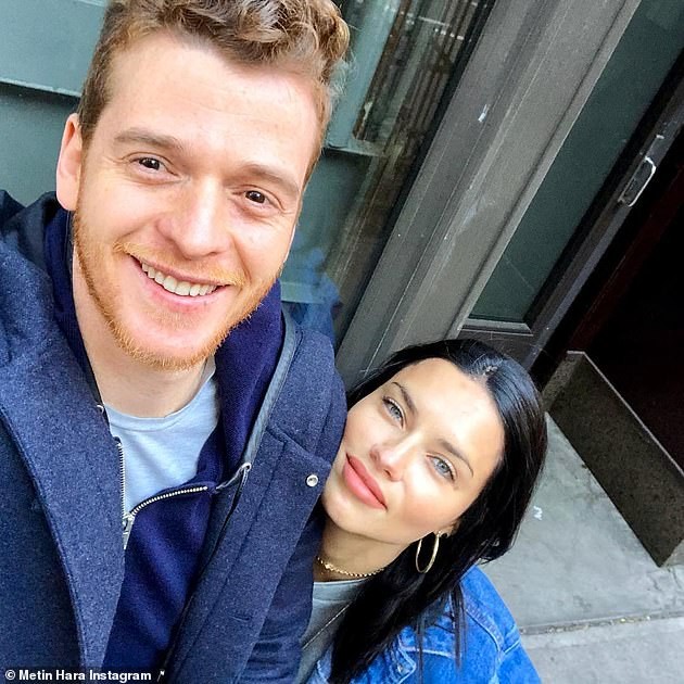 Siêu mẫu nội y Adriana Lima mặt mộc, gợi cảm sánh đôi bạn trai mới - ảnh 10