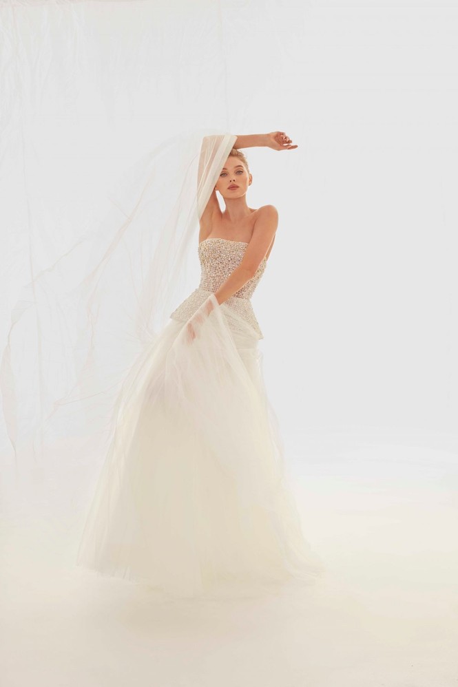 Elsa Hosk yêu kiều gợi cảm như công chúa - ảnh 19