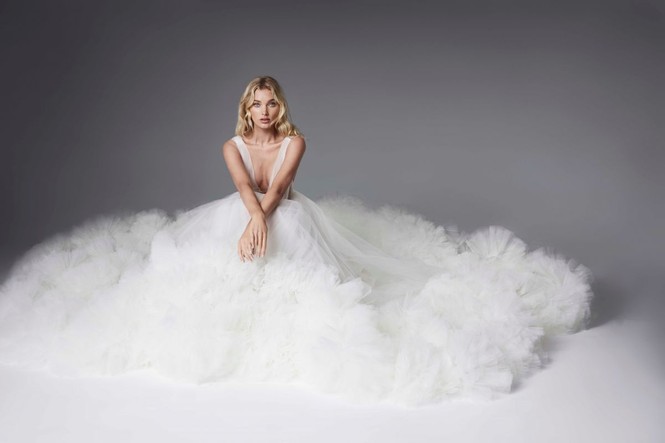Elsa Hosk yêu kiều gợi cảm như công chúa - ảnh 17