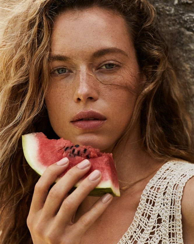 Mê đắm vẻ nóng bỏng của 'chân dài' 9x Hannah Ferguson - ảnh 8