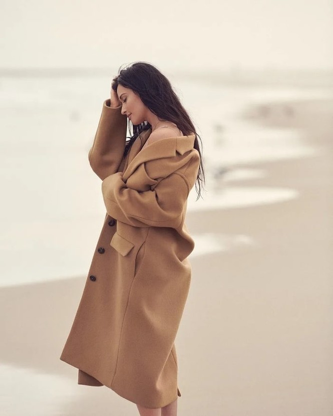 Nữ ca sĩ Mỹ Kacey Musgraves mặc táo bạo khoe đường cong nuột nà - ảnh 8