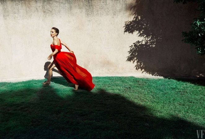'Thiên nga đen' Natalie Portman diện đầm hở ngực quá táo bạo - ảnh 20