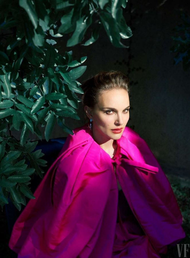 'Thiên nga đen' Natalie Portman diện đầm hở ngực quá táo bạo - ảnh 22
