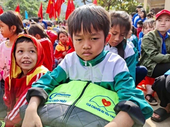 Chuyến xe san sẻ yêu thương cùng miền Trung - ảnh 2