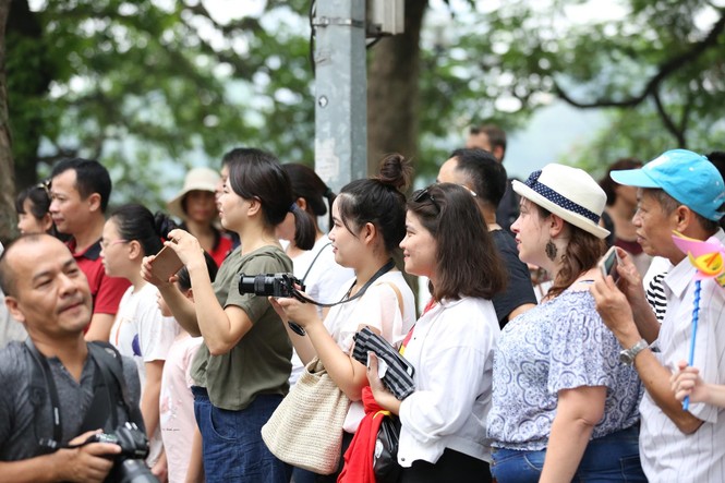 Rực rỡ Carnival đường phố Hà Nội kỷ niệm “20 năm Thành phố Vì hòa bình” - ảnh 6