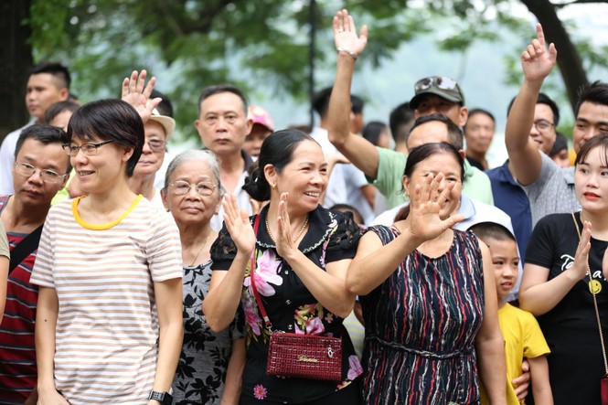 Rực rỡ Carnival đường phố Hà Nội kỷ niệm “20 năm Thành phố Vì hòa bình” - ảnh 7