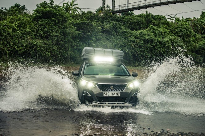 Tạp chí xe của Anh chạy thử Peugeot 3008 độ ở Việt Nam - ảnh 7
